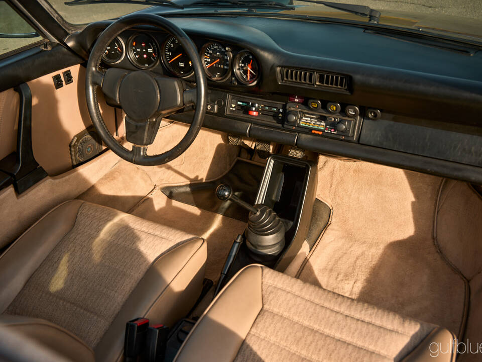 Image 34/79 of Porsche 911 SC 3.0 (1983)