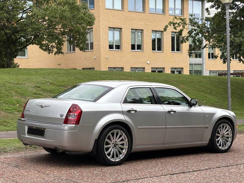 Image 38/50 of Chrysler 300 S (2008)