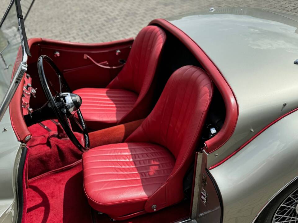 Image 12/17 of Jaguar XK 120 SE OTS (1953)