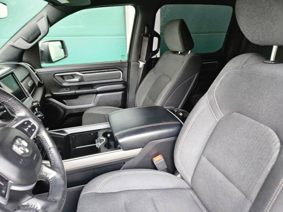 Image 30/62 of Dodge Ram 1500 (2020)