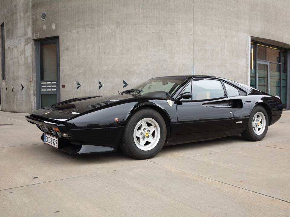 Image 16/38 of Ferrari 308 GTB (1977)