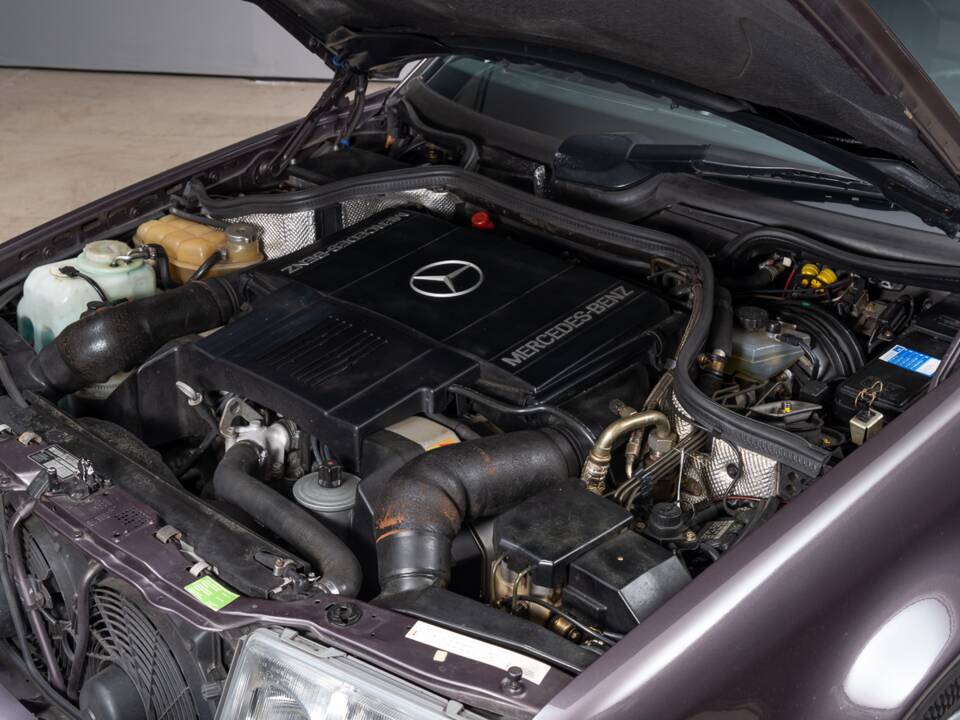 Bild 36/38 von Mercedes-Benz 500 E (1992)