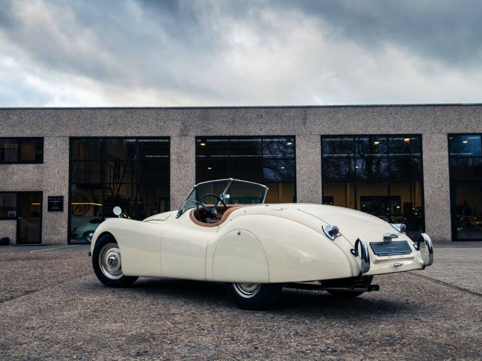 Image 9/45 of Jaguar XK 120 OTS (1950)
