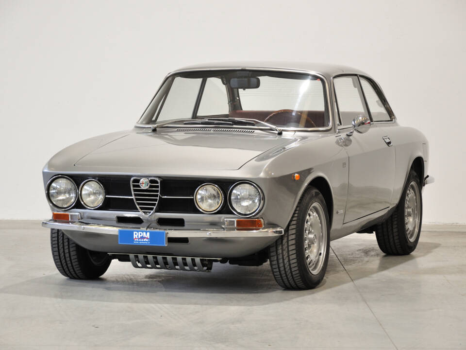 Bild 3/30 von Alfa Romeo Giulia 1300 GT Junior (1971)