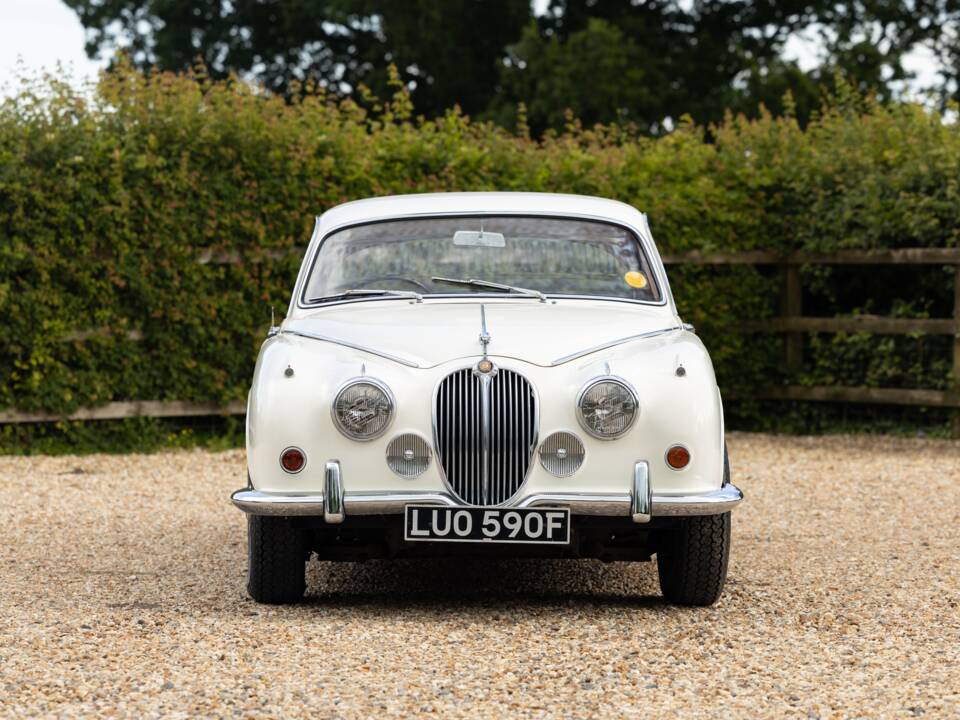Image 42/50 of Jaguar Mk II 2.4 (1967)