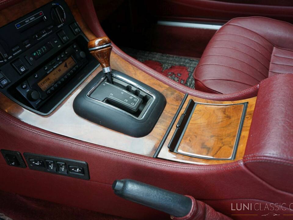 Image 40/61 de Jaguar Sovereign 3.6 (1987)