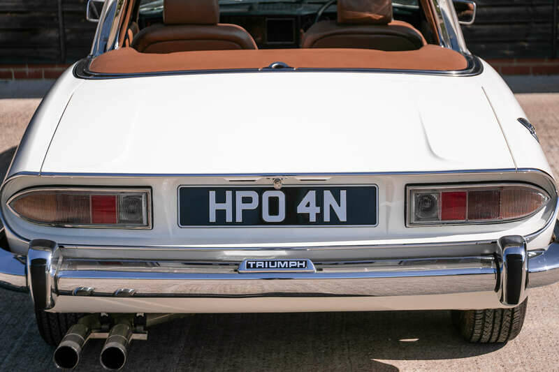 Image 43/47 of Triumph Stag (1975)