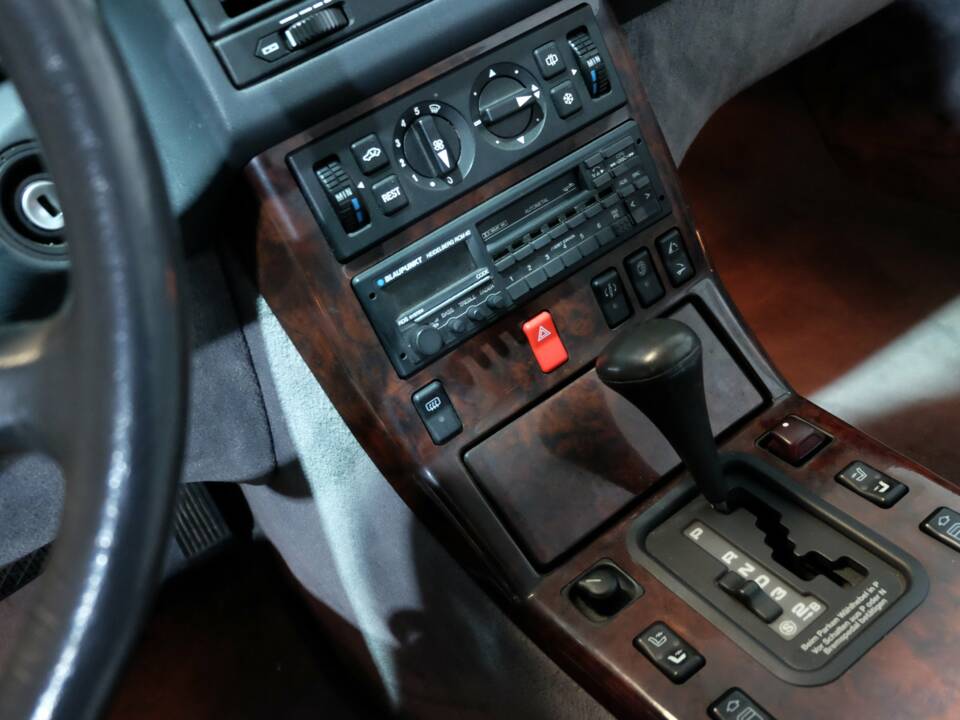 Image 11/34 of Mercedes-Benz 500 SL (1991)