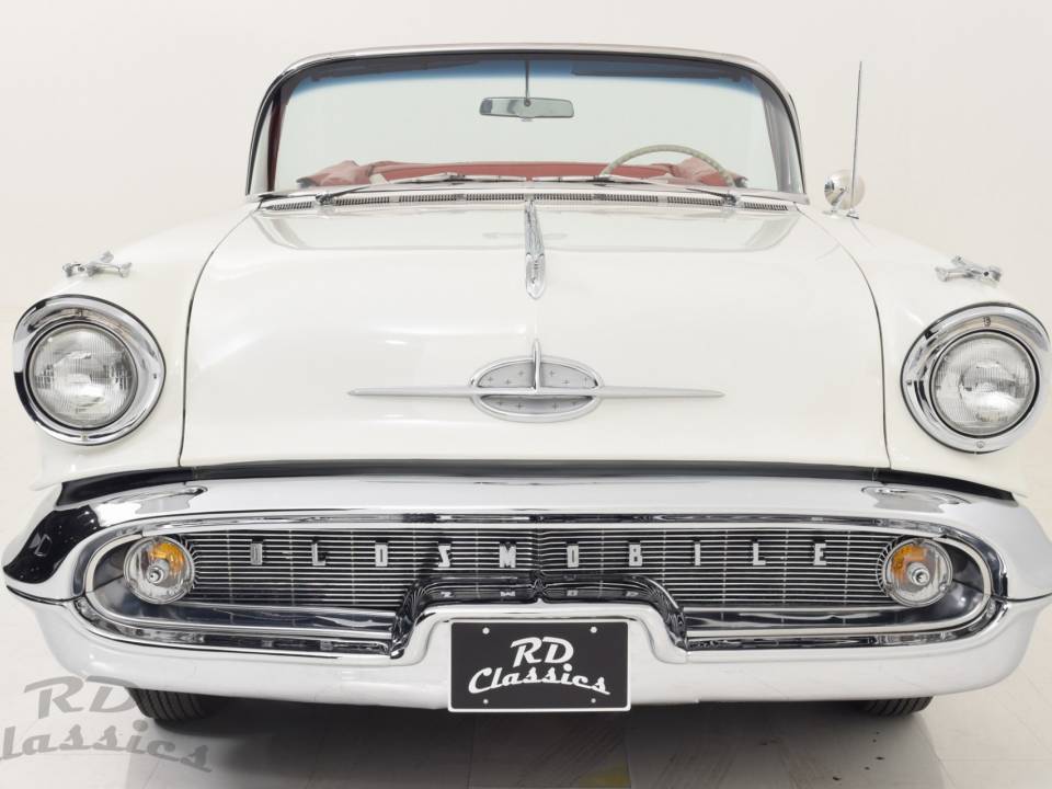 Image 25/50 of Oldsmobile Super 88 Convertible (1957)