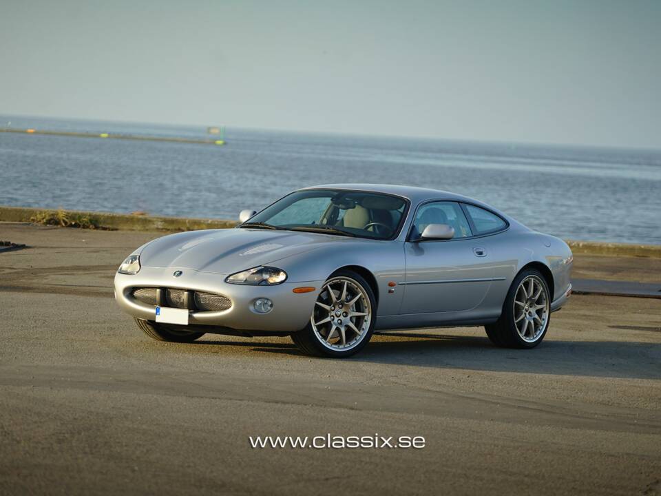 Image 22/29 of Jaguar XKR (2003)