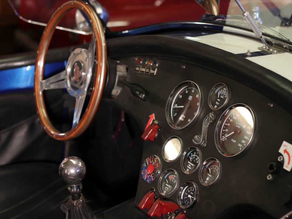 Image 42/57 of AC Cobra 427 (1965)
