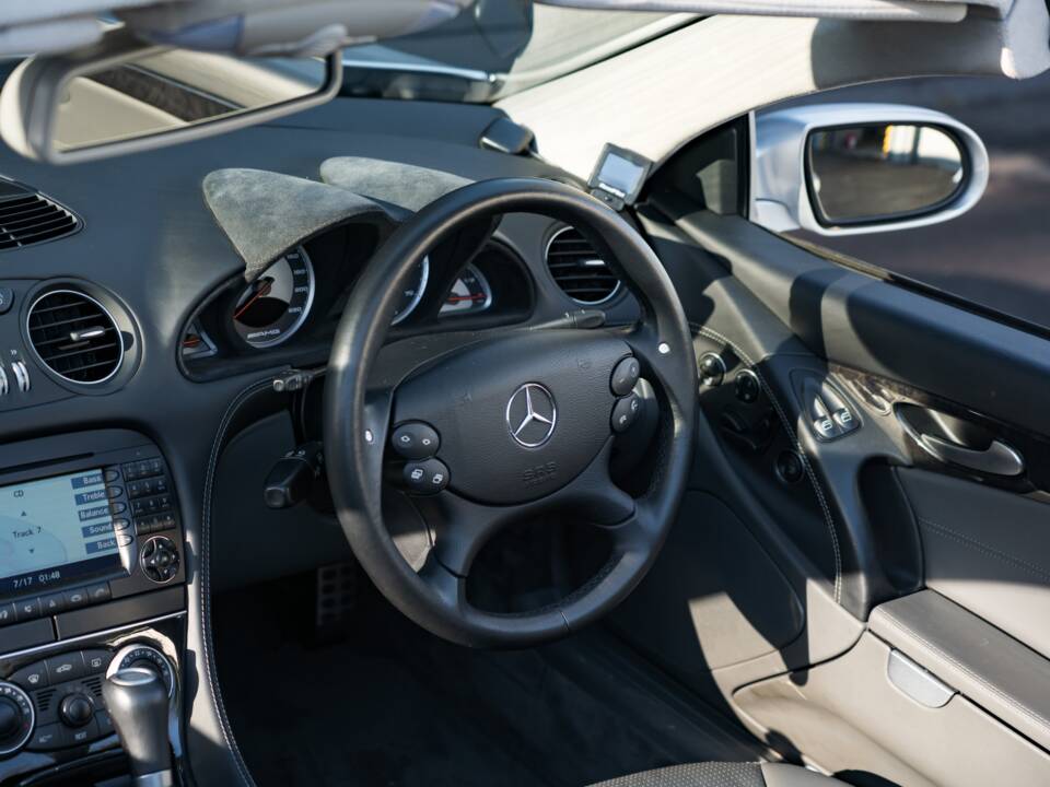 Image 24/51 of Mercedes-Benz SL 65 AMG (2007)