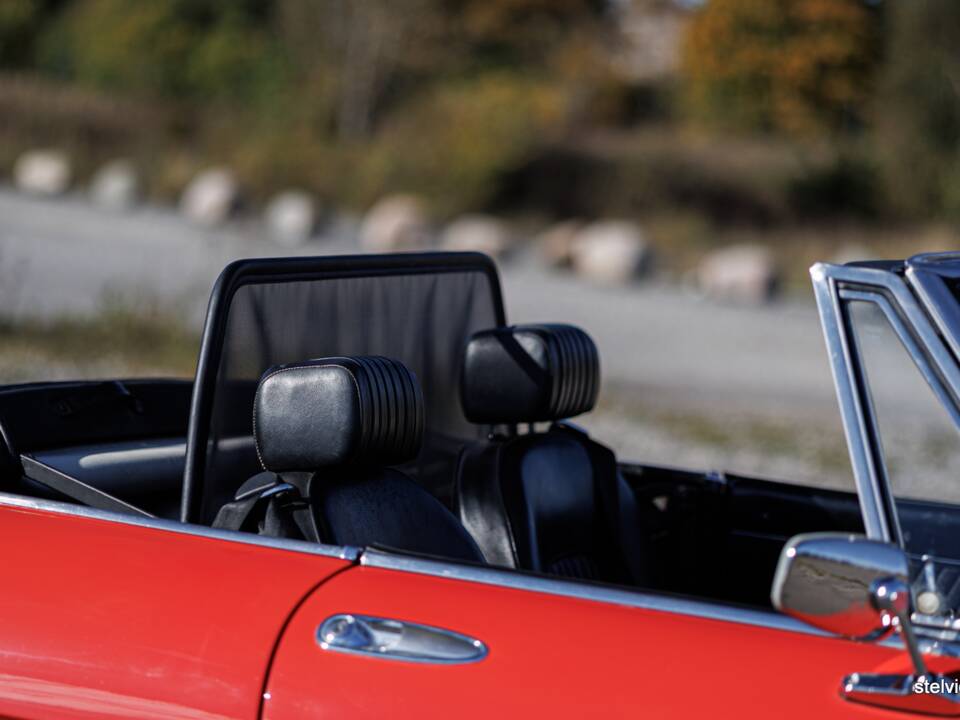 Image 23/43 of Alfa Romeo Spider Veloce 2000 (1976)