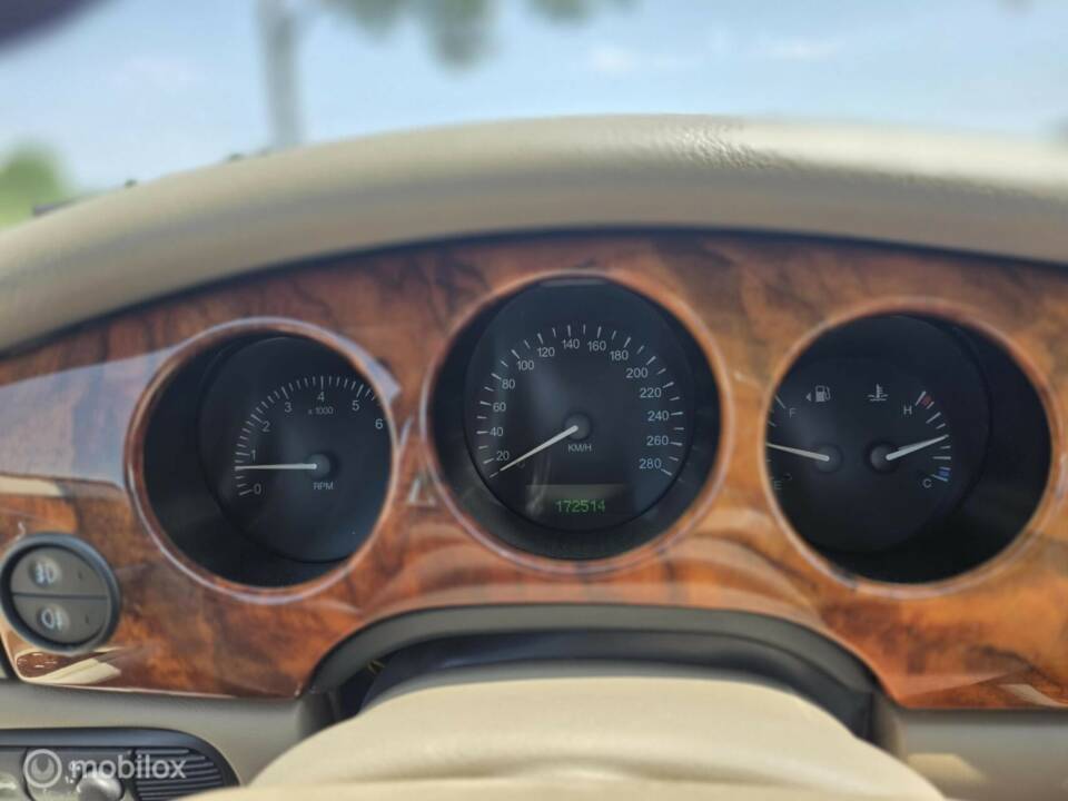 Bild 20/41 von Jaguar XJ 8 Executive (1997)