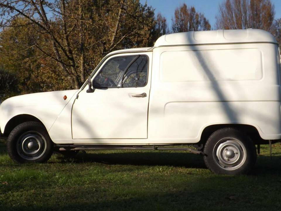 Image 4/44 of Renault R 4 F4 (1982)