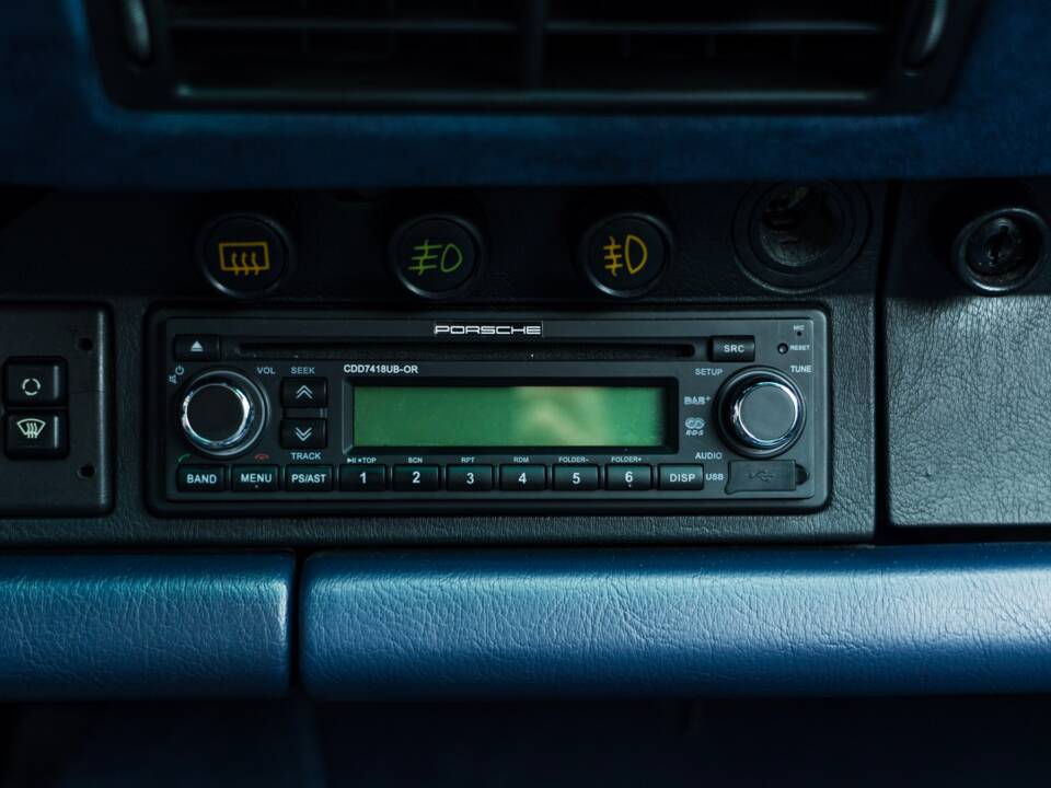 Afbeelding 27/61 van Porsche 911 Carrera 4 (1990)