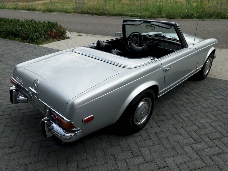Image 12/36 of Mercedes-Benz 280 SL (1970)