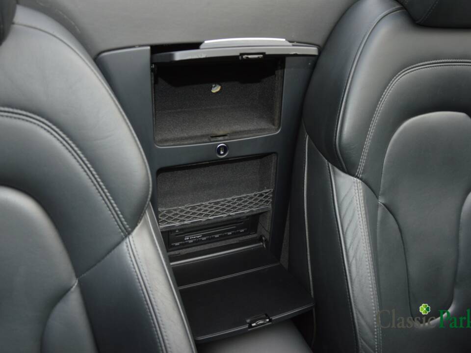 Image 33/50 of Audi R8 Spyder 4.2 FSI Quattro (2011)