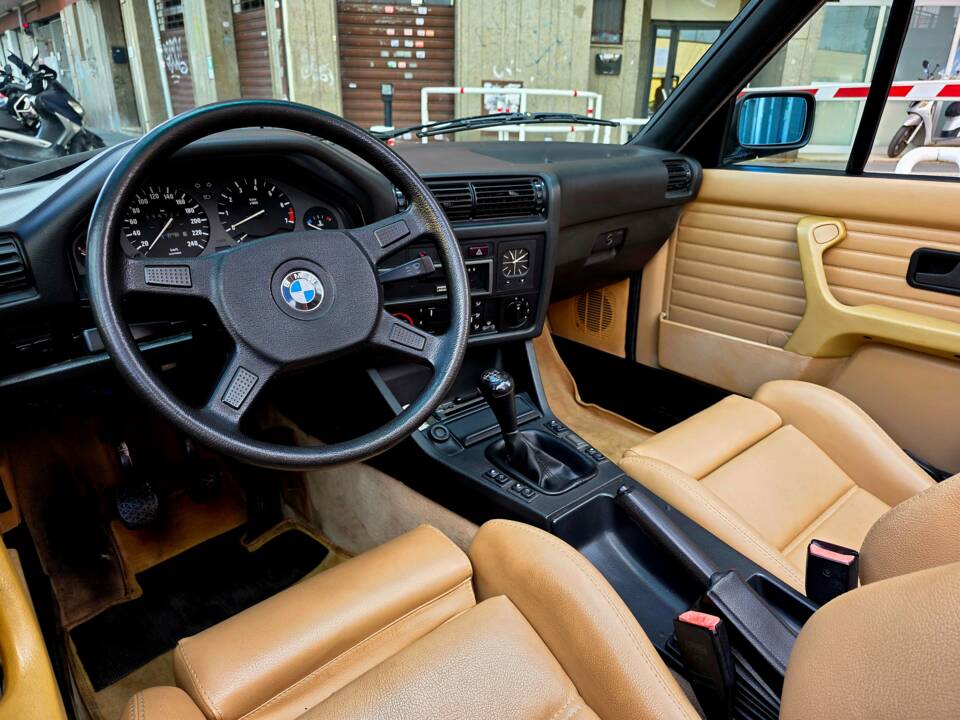 Bild 20/31 von BMW 320i (1988)
