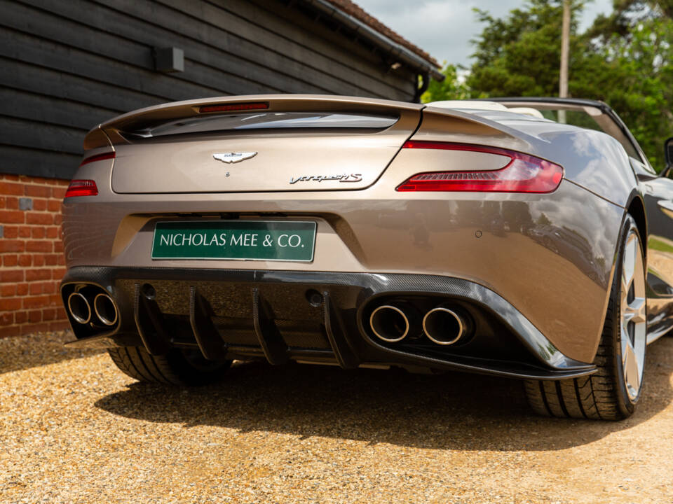 Image 46/97 of Aston Martin Vanquish S Volante (2018)