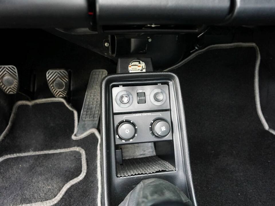 Bild 39/51 von Porsche 911 Carrera 3.2 (1986)
