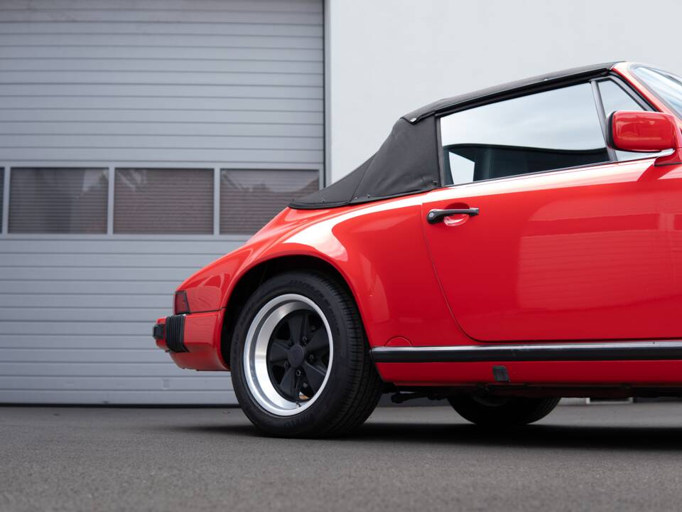 Image 15/29 of Porsche 911 Carrera 3.2 (1989)