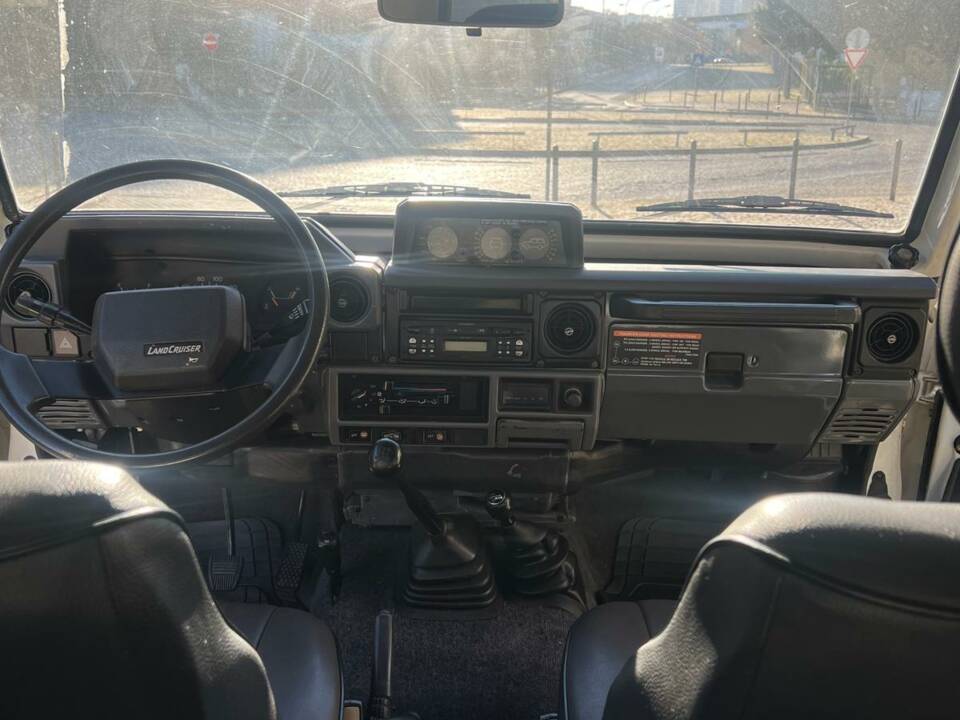 Bild 8/17 von Toyota Land Cruiser BJ73 (1988)