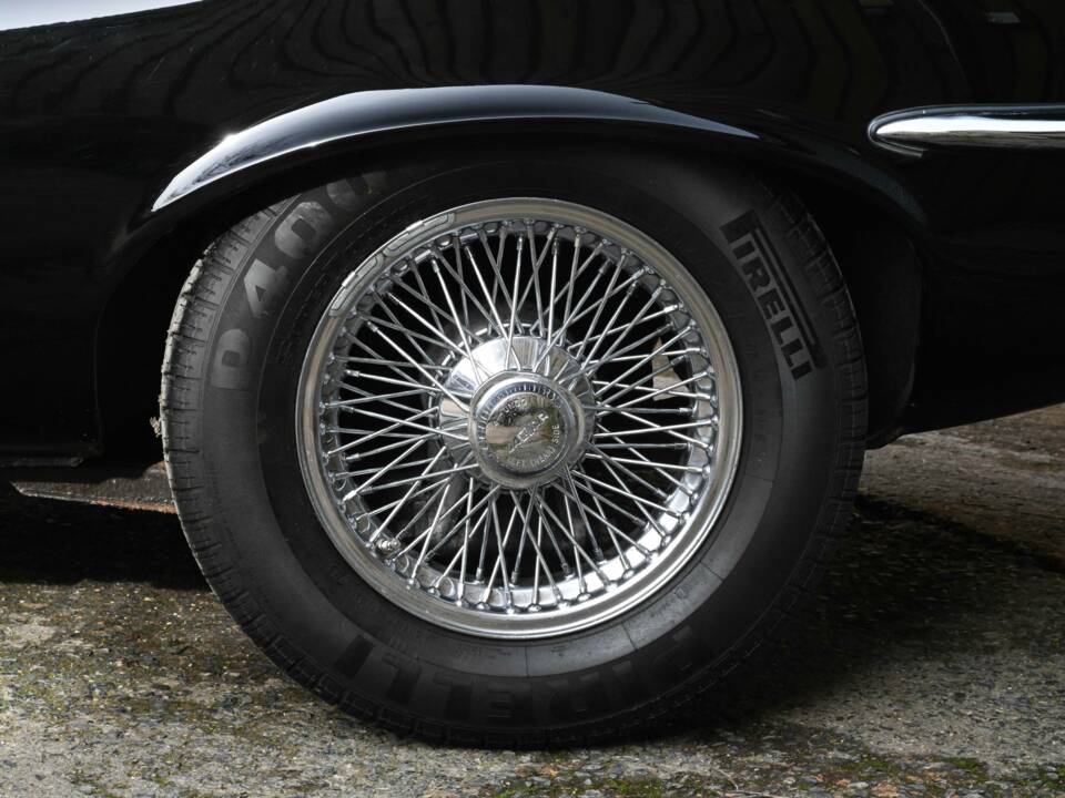 Image 11/50 de Jaguar Type E V12 (1974)