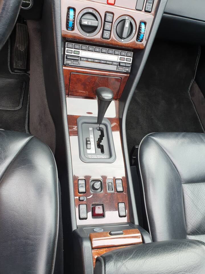 Imagen 72/94 de Mercedes-Benz 300 CE-24 3.4 AMG (1992)
