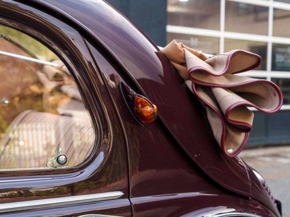 Immagine 19/33 di Renault 4 CV Décapotable (1951)