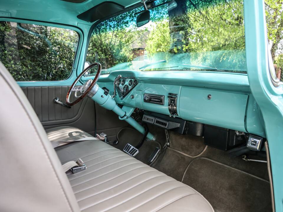 Bild 23/34 von Chevrolet 3100 ½-ton (1957)