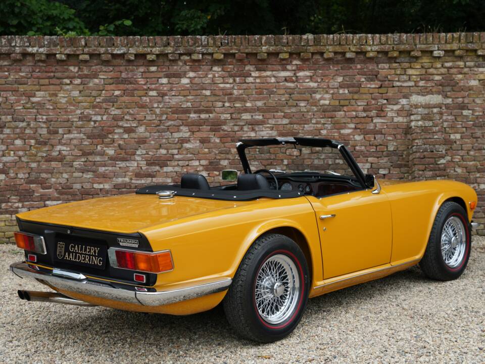 Image 14/50 of Triumph TR 6 (1971)