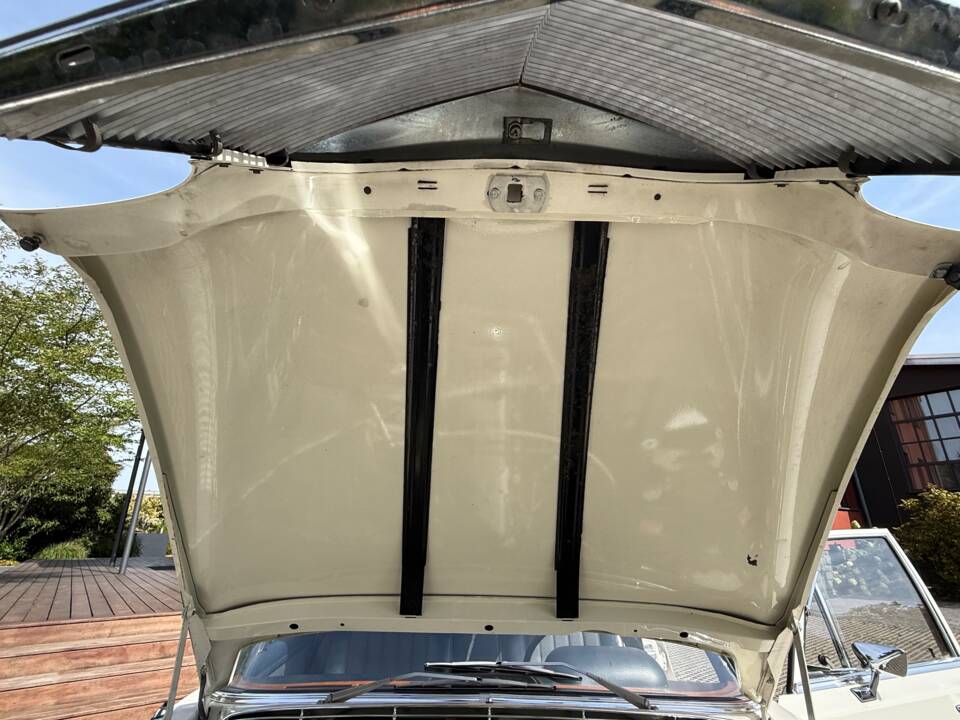 Image 34/54 de Mercedes-Benz 280 SE 3,5 (1970)