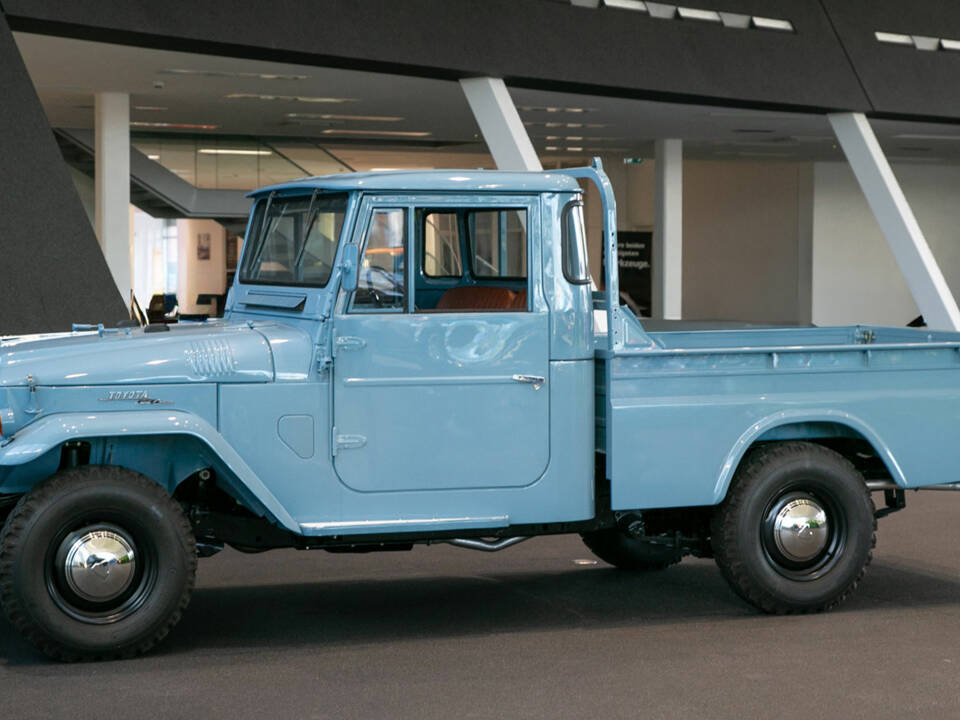 Image 1/12 of Toyota Land Cruiser FJ 45 (1967)