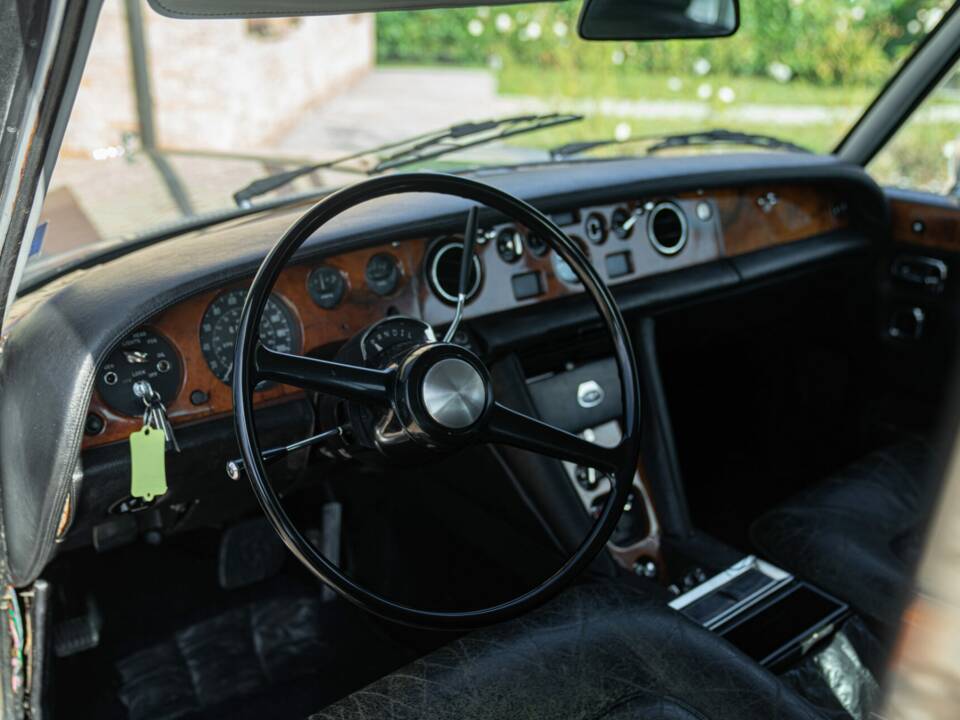 Image 40/50 of Bentley T 1 (1975)