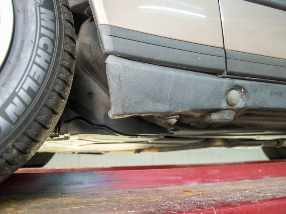 Image 50/50 of Mercedes-Benz 300 TD (1986)