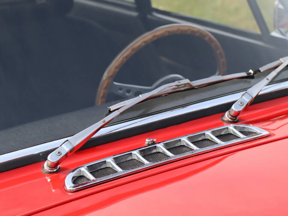 Image 43/50 of MG MGB GT (1974)