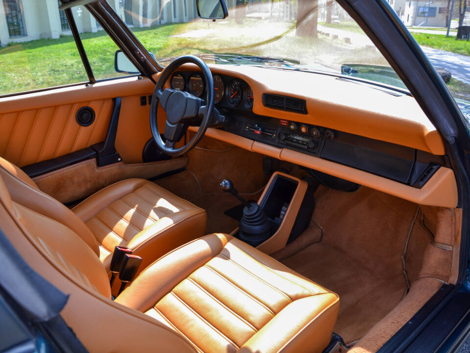 Image 18/25 of Porsche 911 SC 3.0 (1979)
