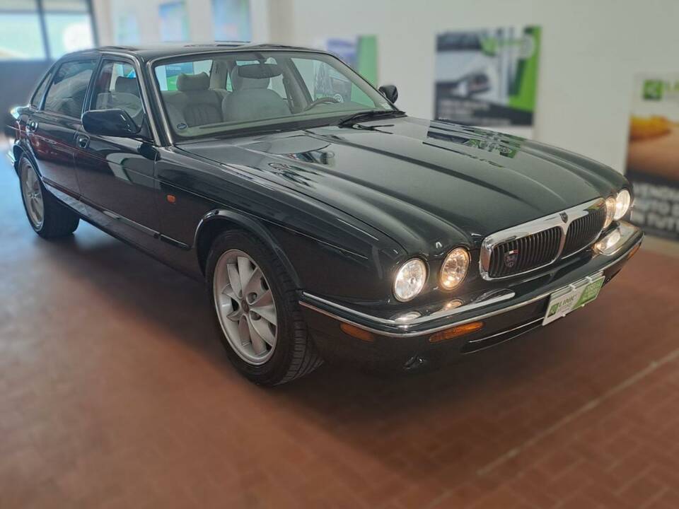 Obraz 5/50 pojazdu Jaguar XJ 8 Executive (1998)