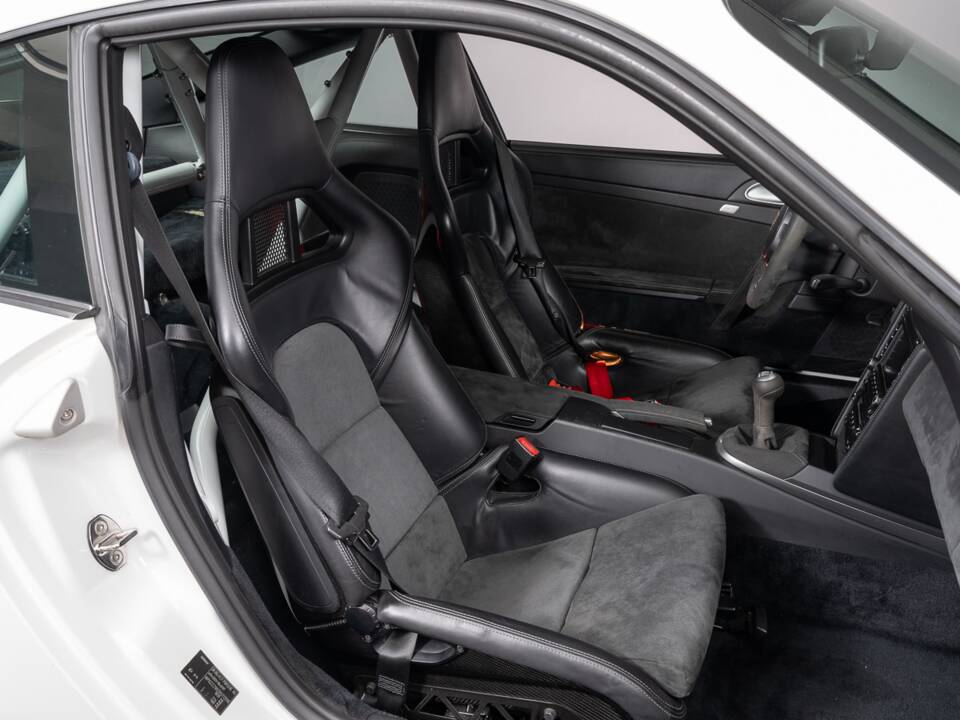 Imagen 32/46 de Porsche 911 Carrera GTS (2011)