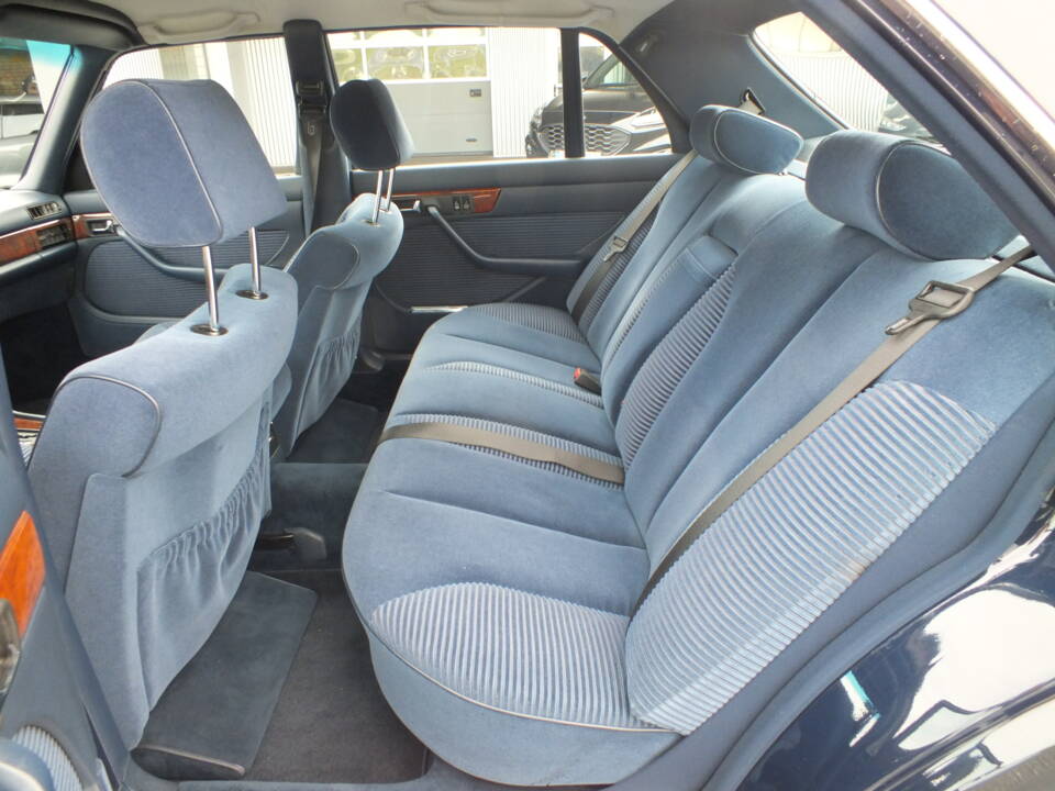Image 14/14 of Mercedes-Benz 420 SEL (1989)