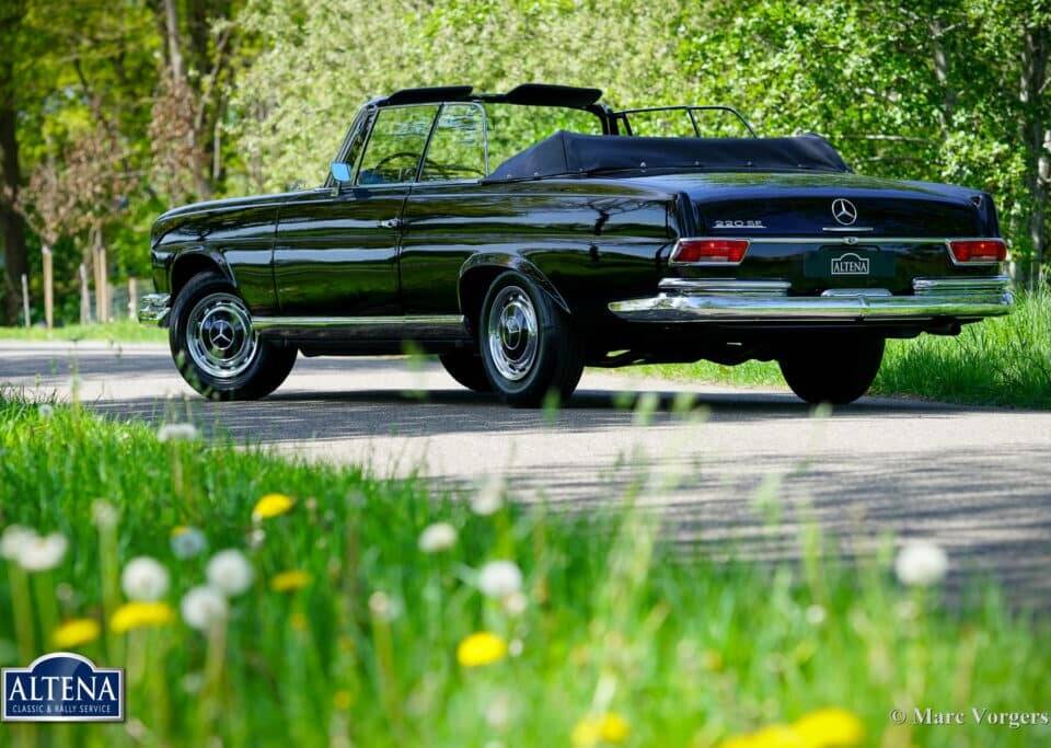 Image 45/52 de Mercedes-Benz 220 SE b (1963)