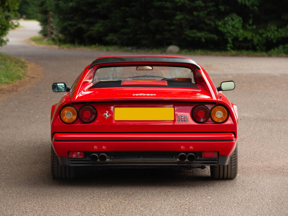 Immagine 8/49 di Ferrari 328 GTS (1988)