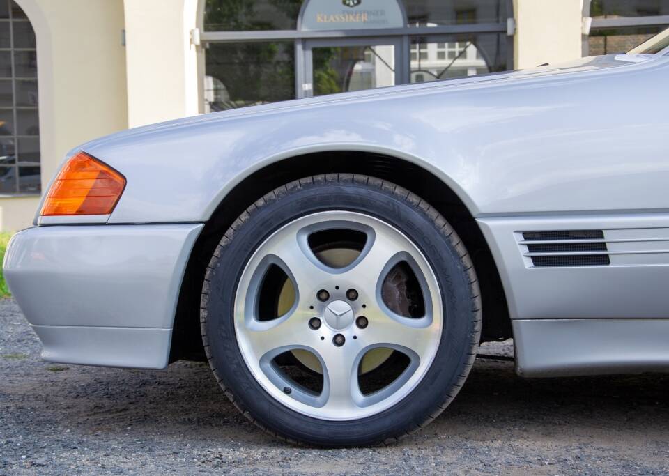 Image 24/34 of Mercedes-Benz 300 SL (1991)