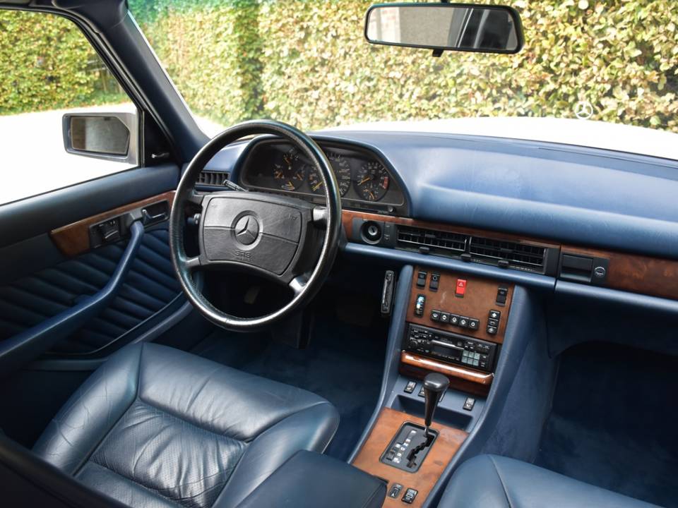 Immagine 29/47 di Mercedes-Benz 560 SEL (1989)