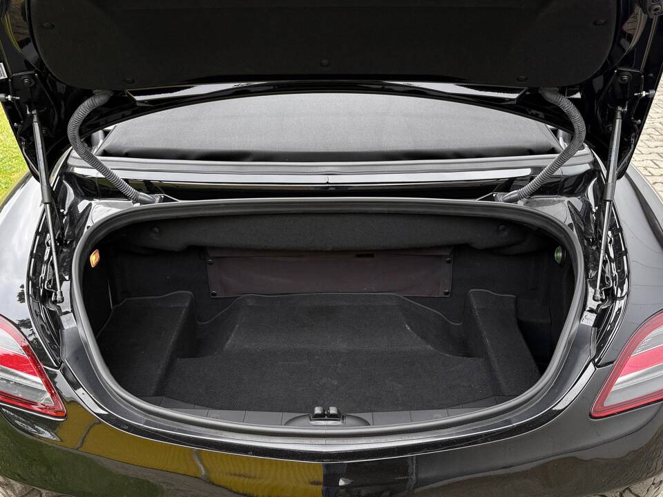 Image 18/28 of Mercedes-Benz SLS AMG Roadster (2012)