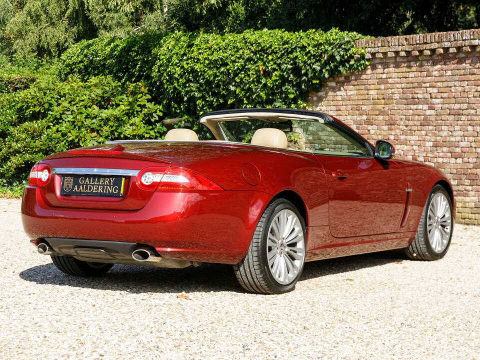 Image 38/50 of Jaguar XK (2011)