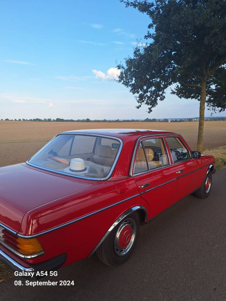 Bild 4/20 von Mercedes-Benz 200 (1982)