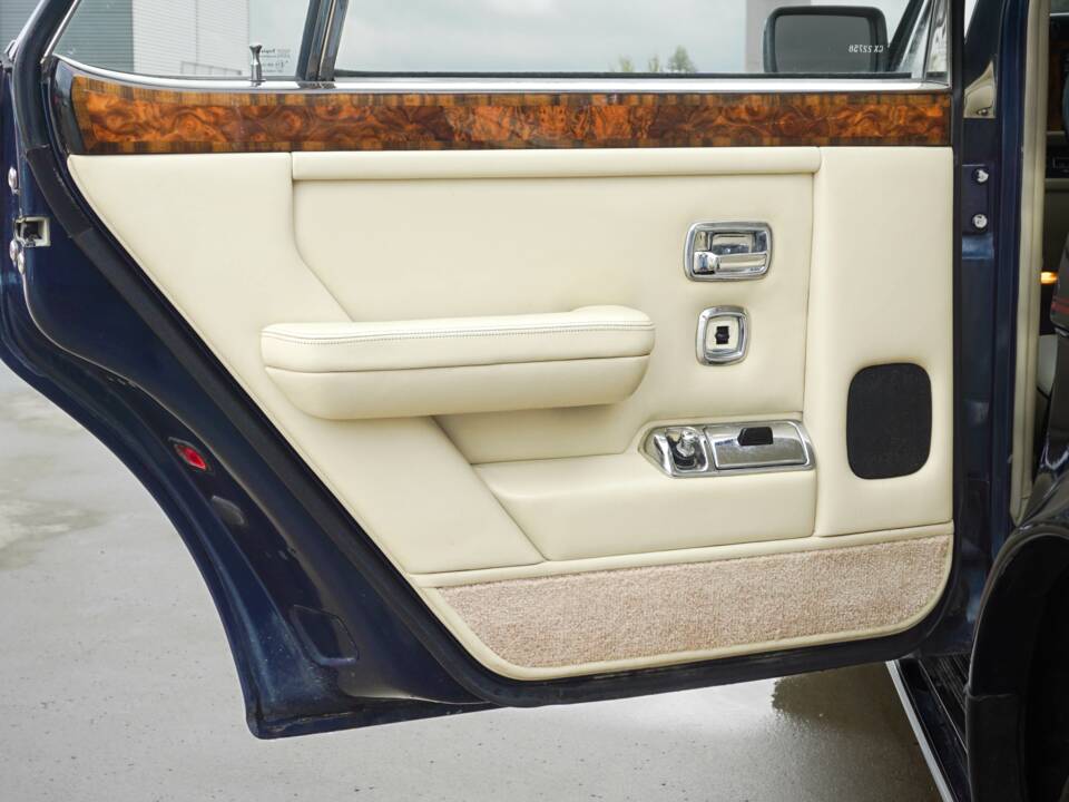 Image 45/45 of Bentley Turbo R (1988)
