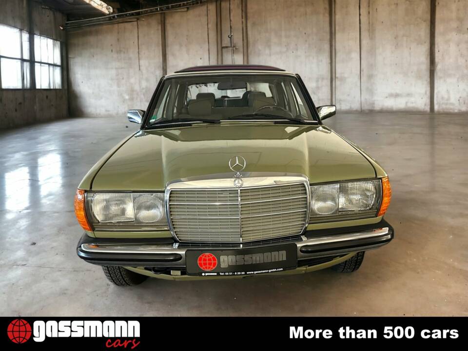 Bild 4/15 von Mercedes-Benz 200 (1983)
